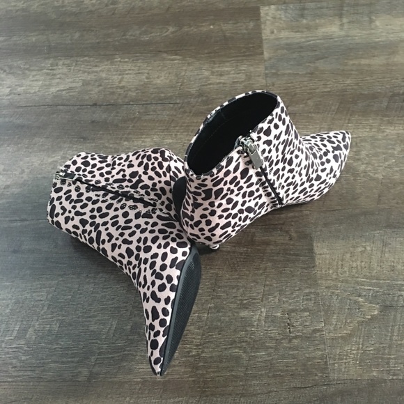 Qupid Ankle Booties Animal Print Kitten Heel-SZ 6 - Picture 4 of 7